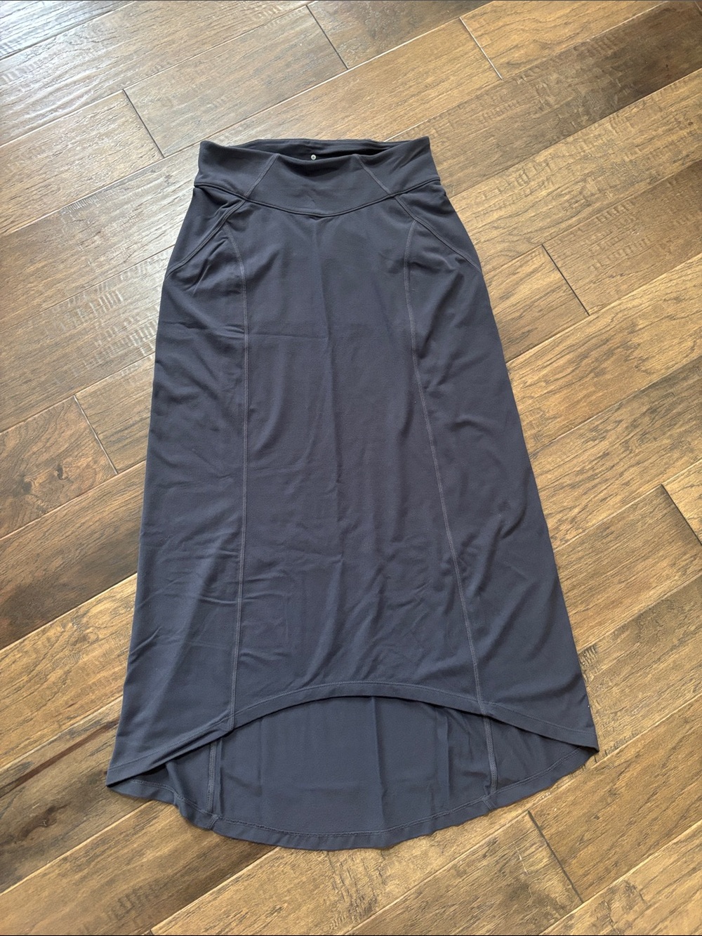 Athleta Women’s Charcoal Gray High-Low Skirt with hidden back pocket XS